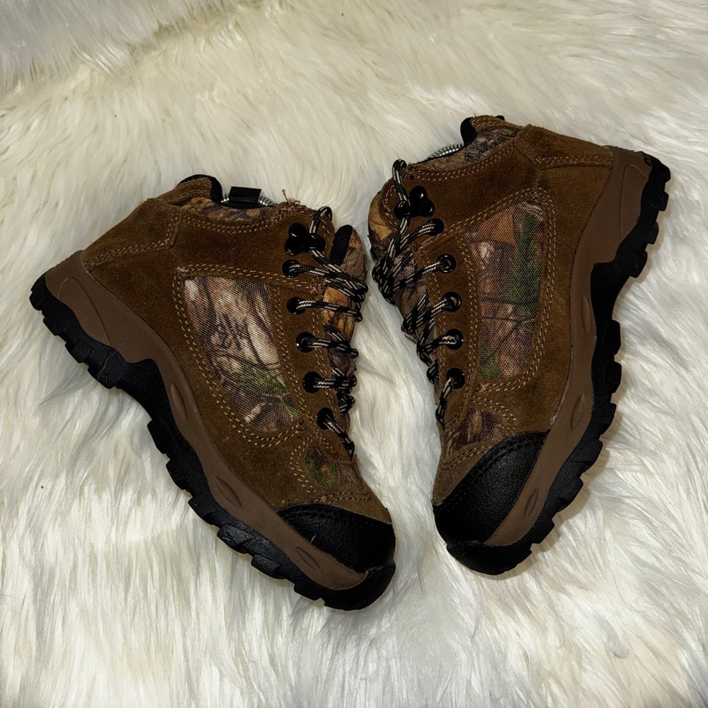 Magellan Boys Run n Gun II Realtree Xtra Camo Waterproof Outdoor Boot - Size 2D